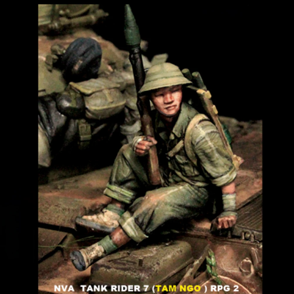 Model Kit Action Figure - 1/35 NVA Tank RIDER 7, RPD